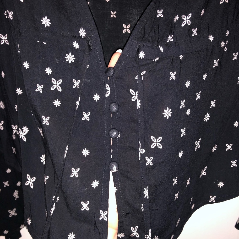 Lose Blouse With Billowy Sleeves - image 3